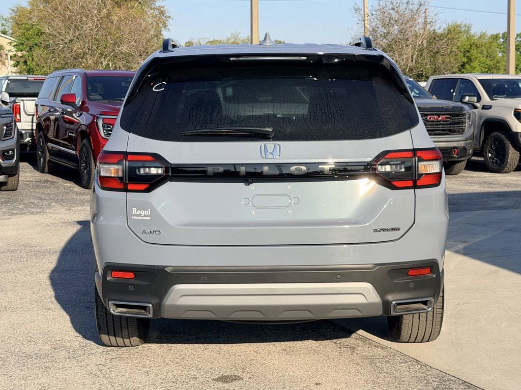 Used 2025 Honda Pilot Touring image 6