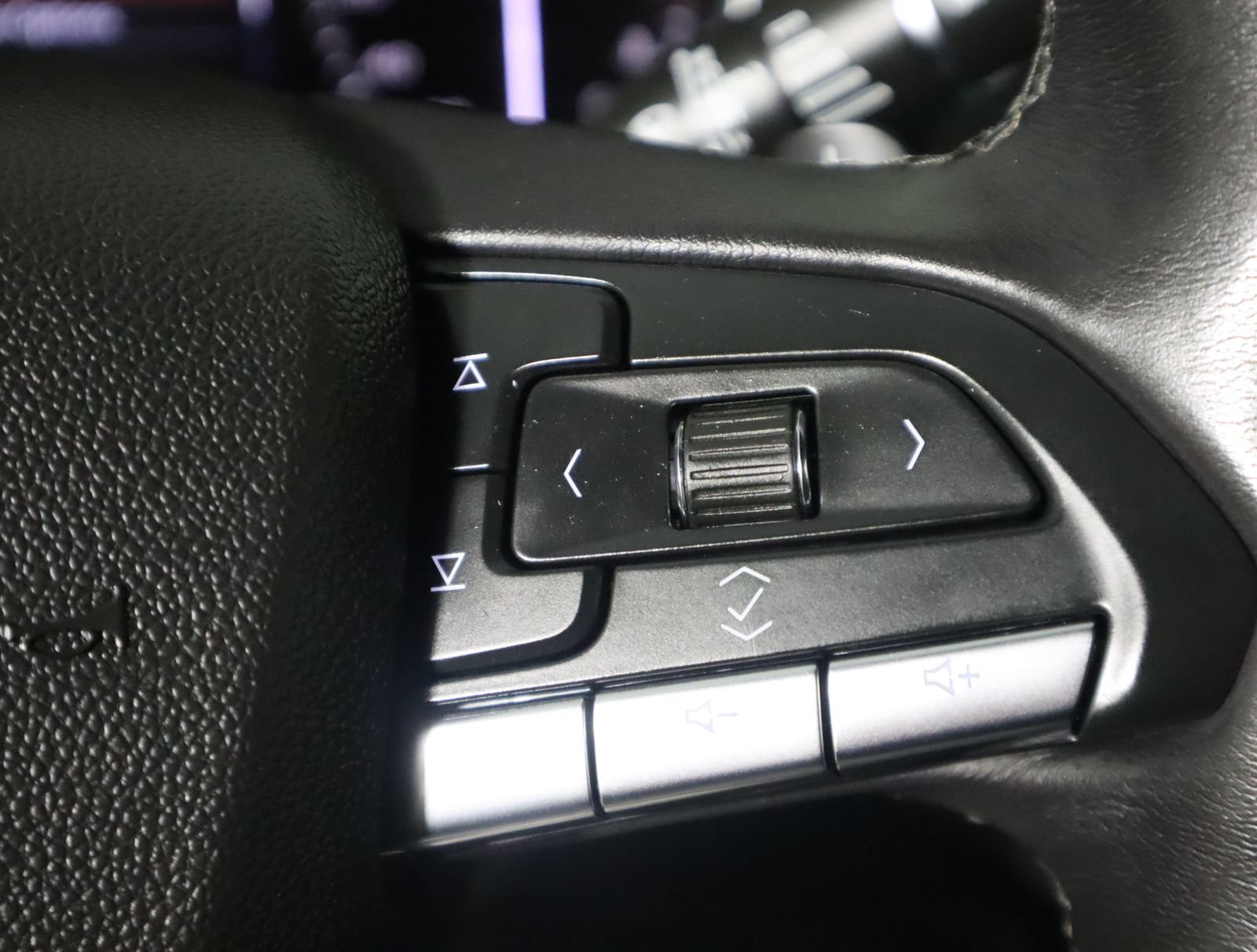 Used 2023 Cadillac XT4 Premium Luxury AWD/4WD image 38