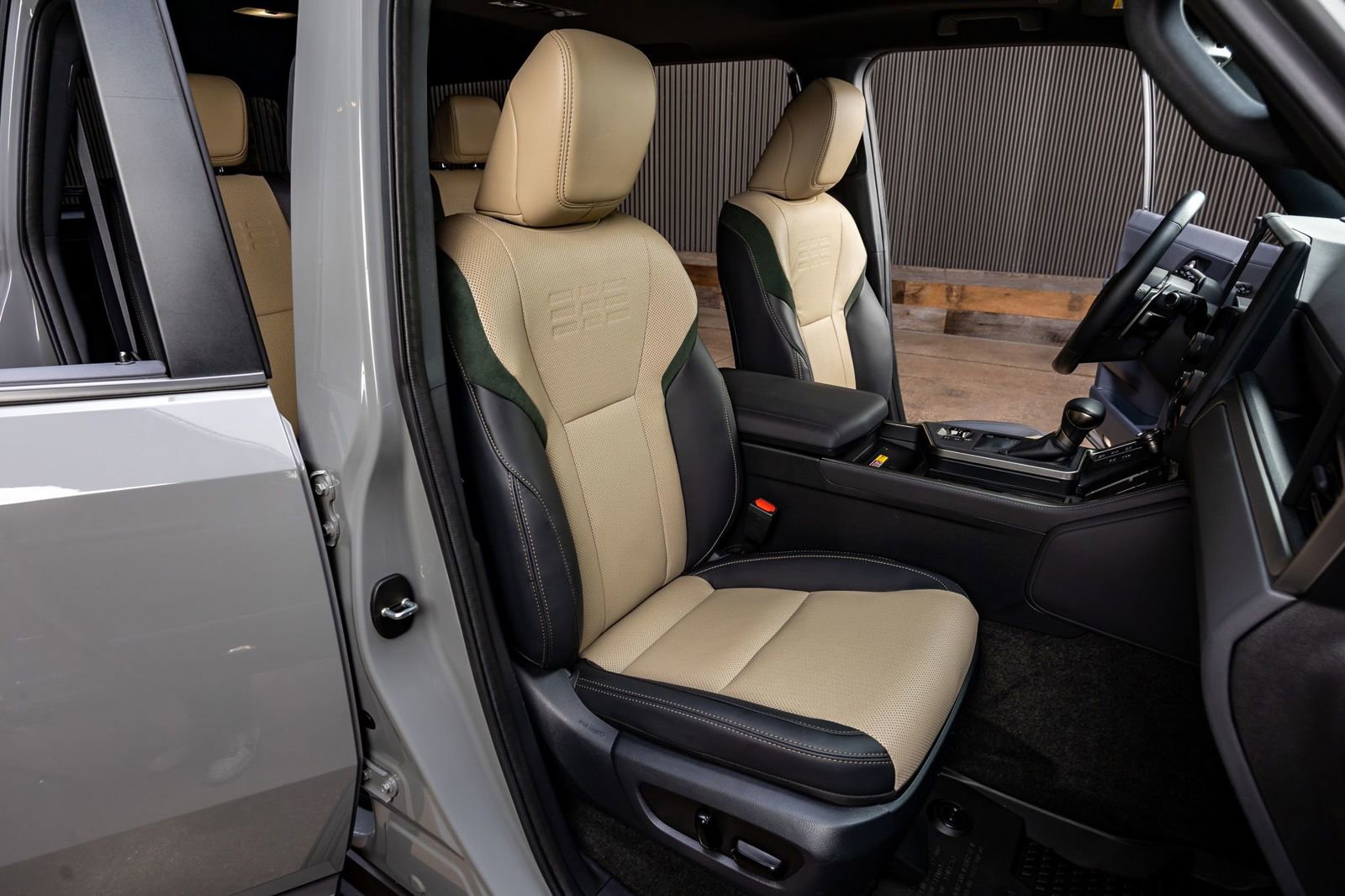 Used 2024 Lexus GX 550 image 31