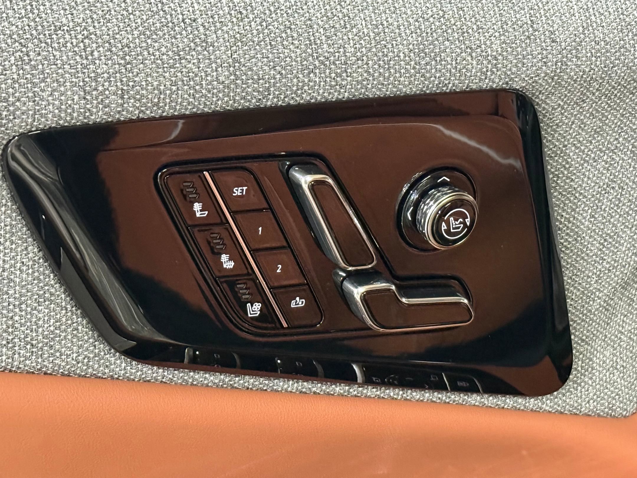 New 2026 Cadillac Optiq Luxury 2 image 22