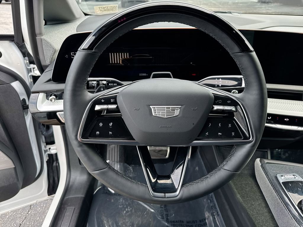 Used 2025 Cadillac Optiq Sport 2 image 16