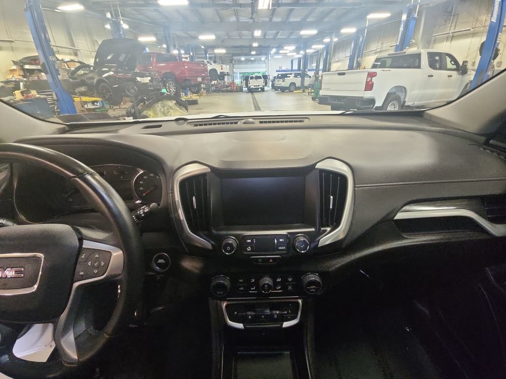 Certified 2024 GMC Terrain SLT FWD image 17