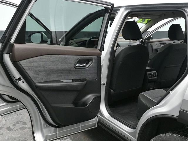 Used 2023 Nissan Rogue SV image 14