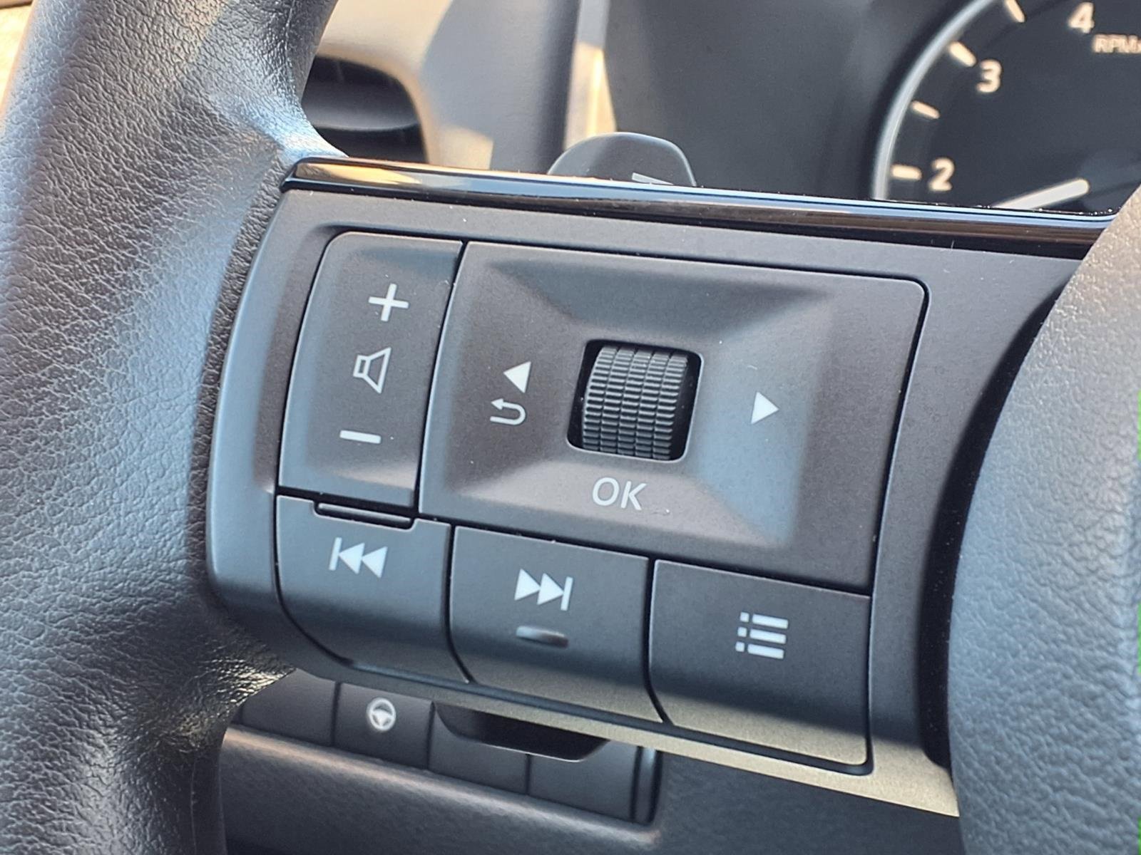 Used 2022 Nissan Rogue SV image 22