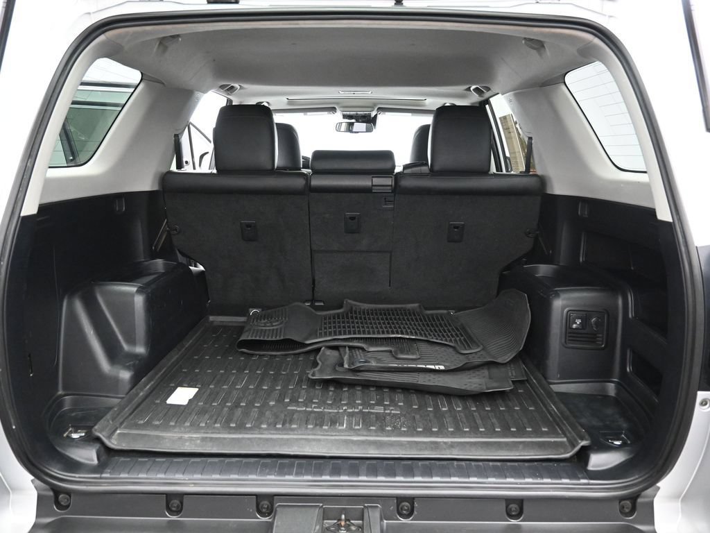 Certified 2020 Toyota 4Runner Venture w/ Moonroof Package AWD/4WD image 32