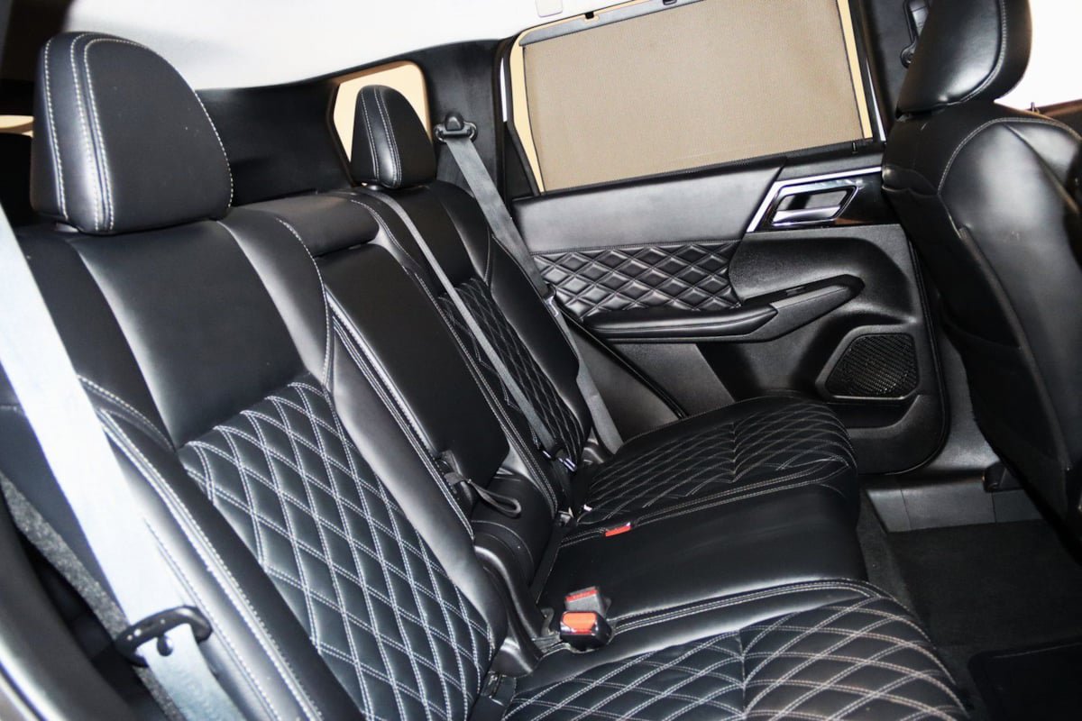 Used 2024 Mitsubishi Outlander 4WD Plug-In Hybrid image 68