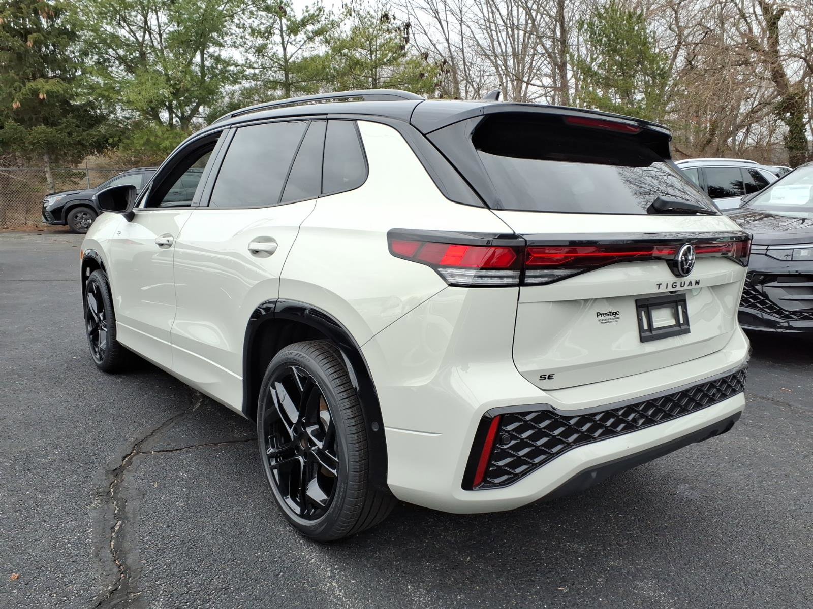 New 2026 Volkswagen Tiguan SE R-Line image 3