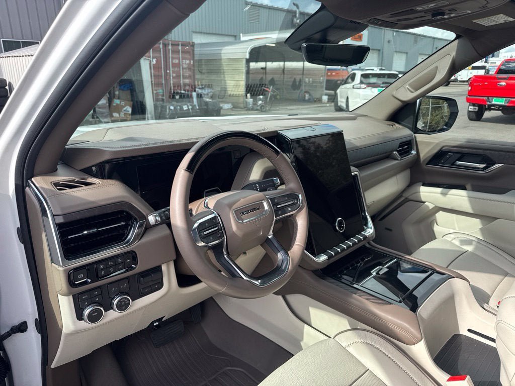 Used 2025 GMC Yukon Denali w/ Denali Reserve Package AWD/4WD image 4