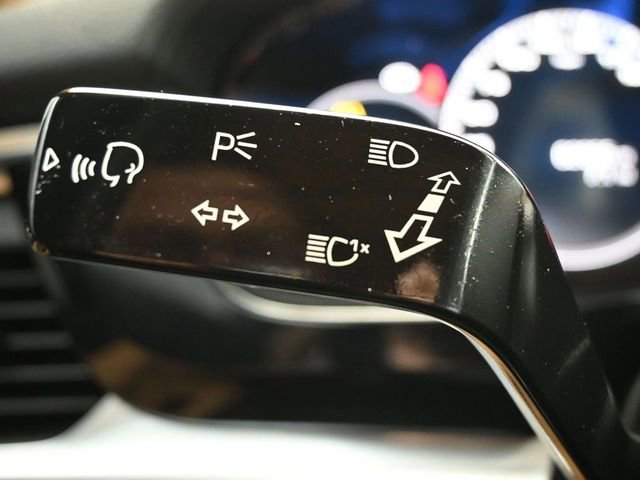 Used 2019 Porsche Panamera 4 w/ Premium Package image 28