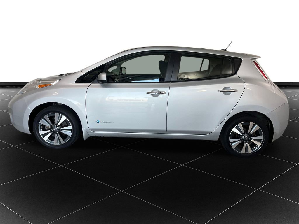 Used 2017 Nissan Leaf SV image 2