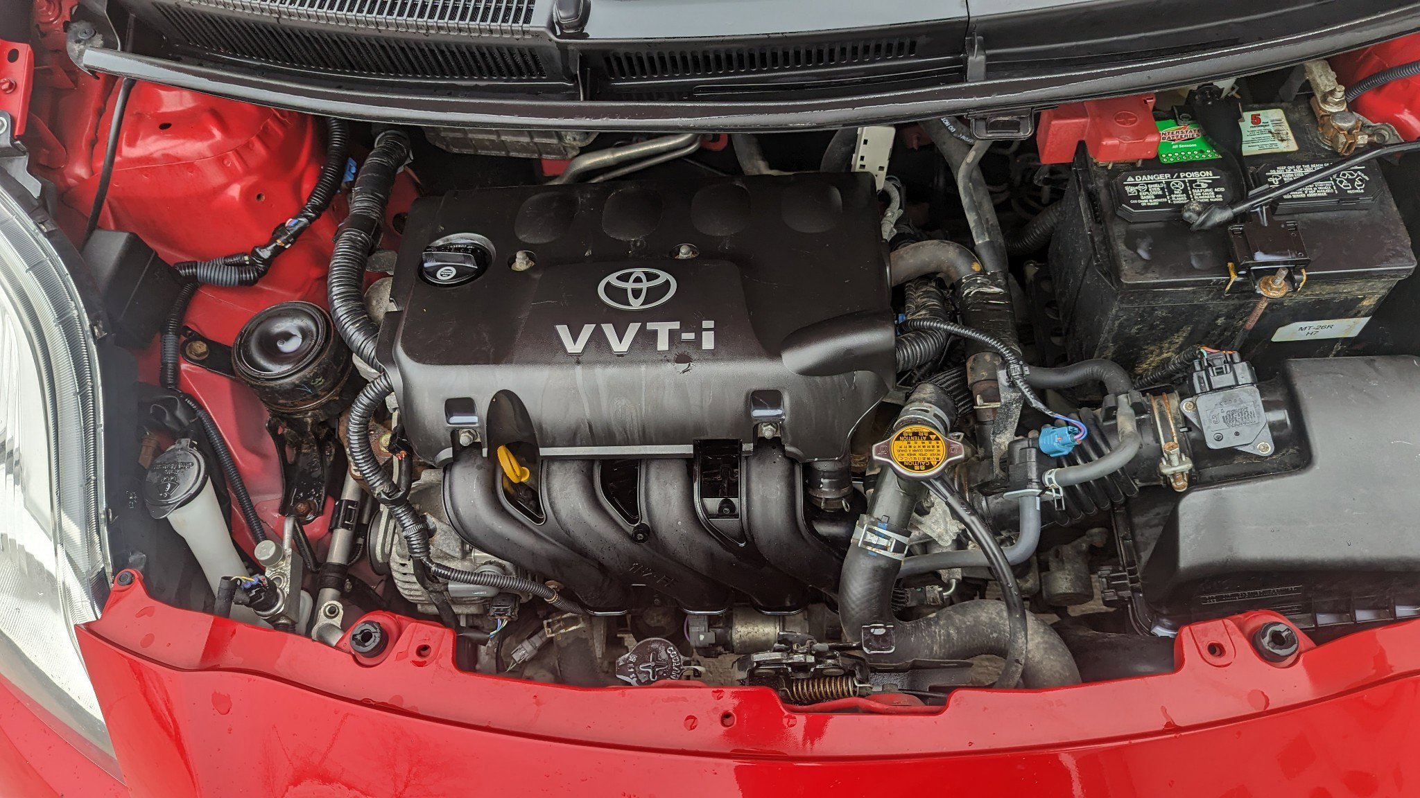 Used 2010 Toyota Yaris 2-Door Hatchback image 6