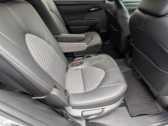 Used 2024 Toyota Highlander XSE AWD/4WD image 14