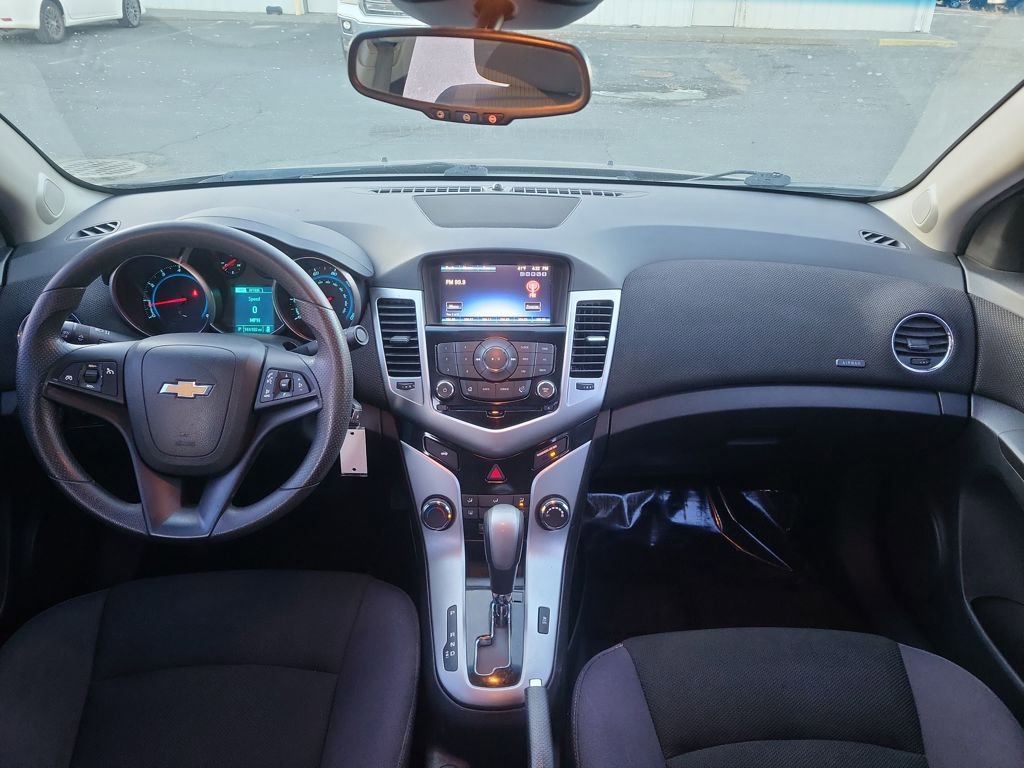 Used 2015 Chevrolet Cruze LT w/ Technology Package image 25