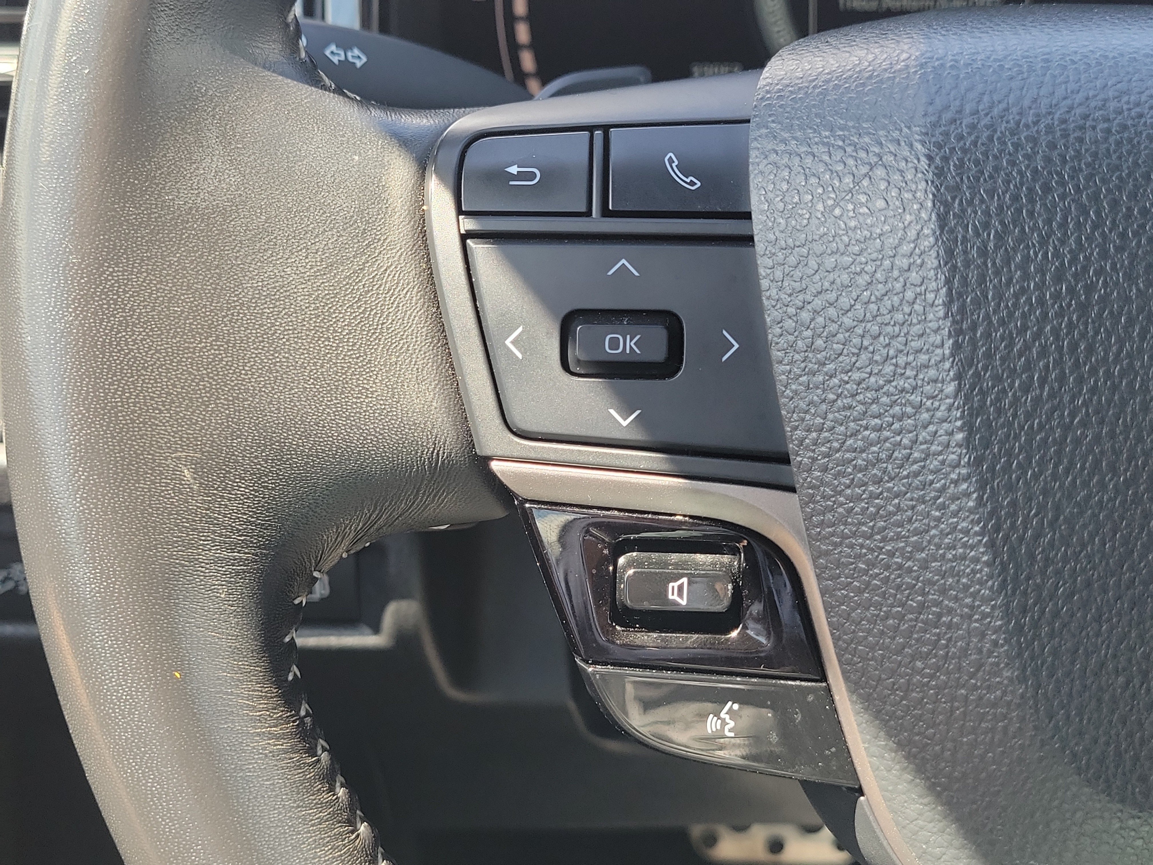Used 2025 Toyota Camry SE FWD image 18