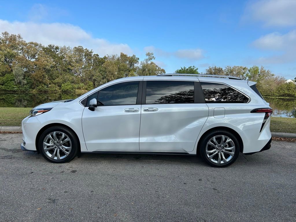 Used 2023 Toyota Sienna Platinum image 2