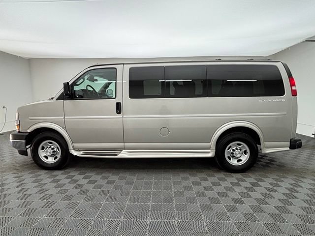 Used 2019 Chevrolet Express 2500 RWD image 14