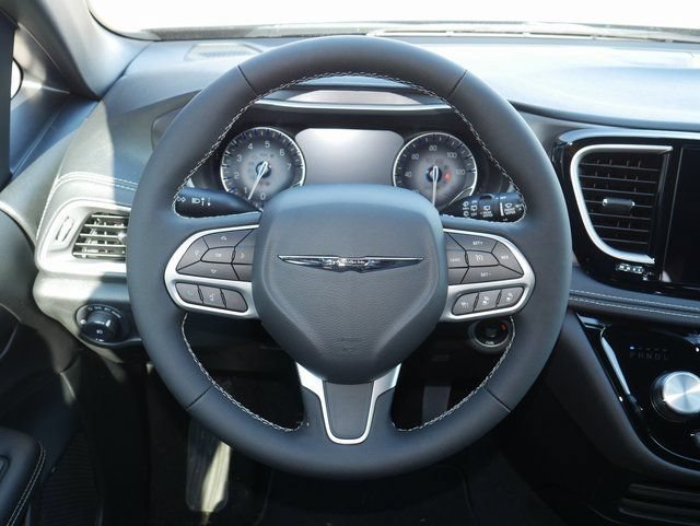 New 2026 Chrysler Pacifica Select AWD/4WD image 14