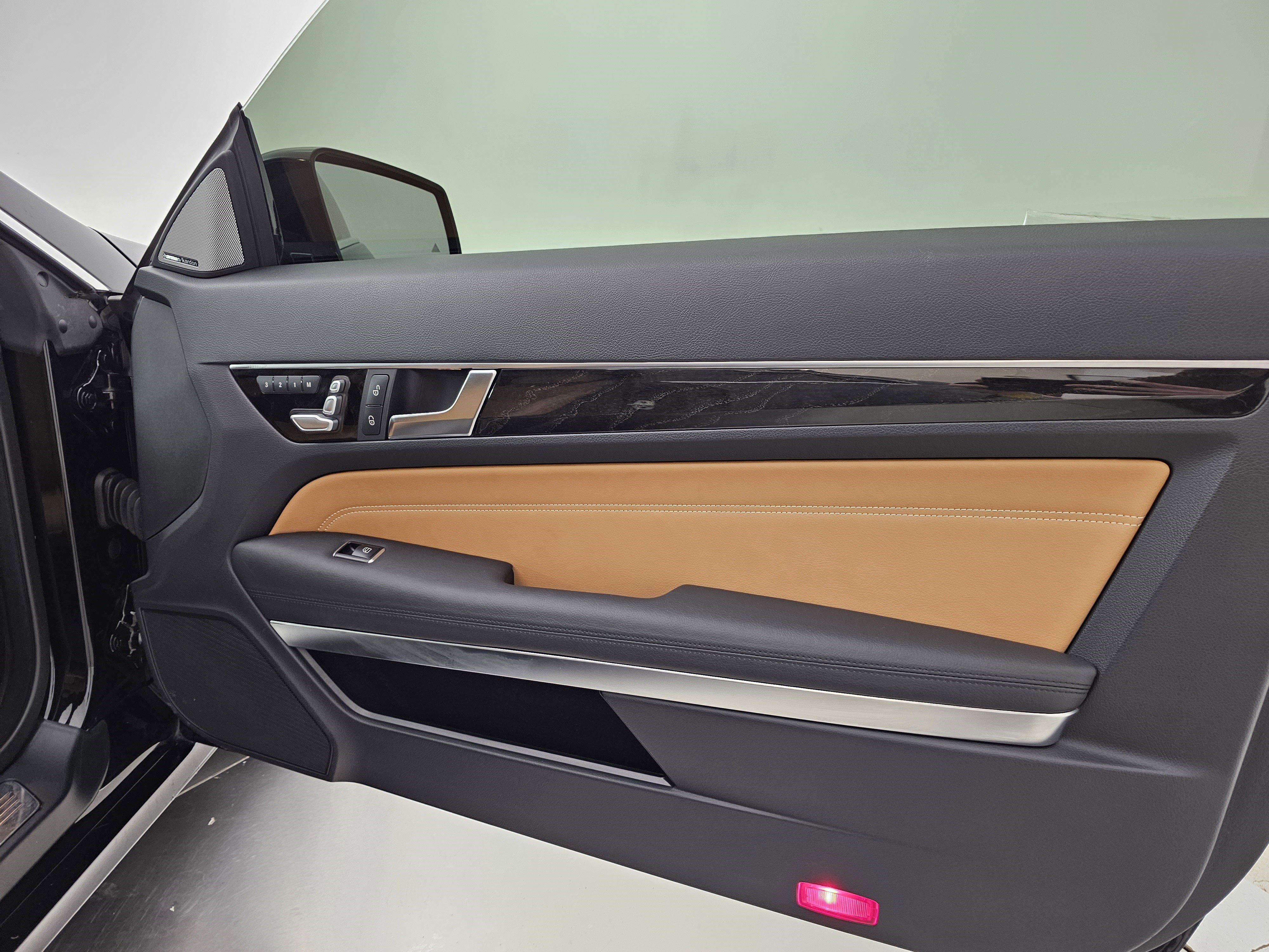 Used 2015 Mercedes-Benz E 400 4MATIC Coupe image 24