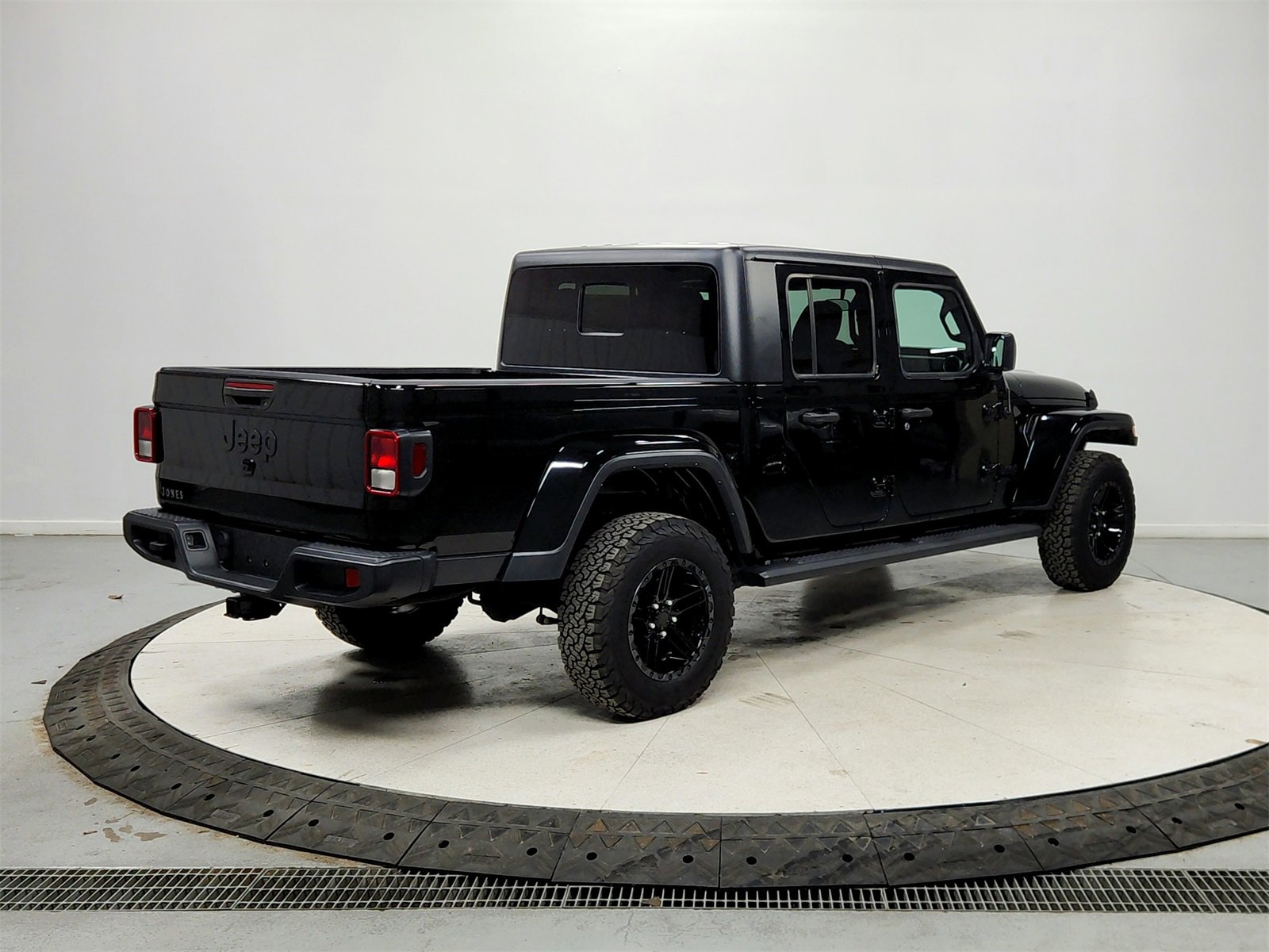 Used 2022 Jeep Gladiator Sport image 7