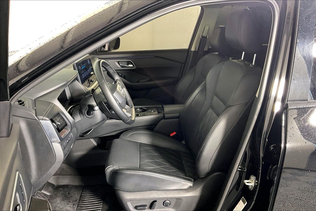 Used 2025 Nissan Rogue Platinum w/ Tech Package FWD image 31