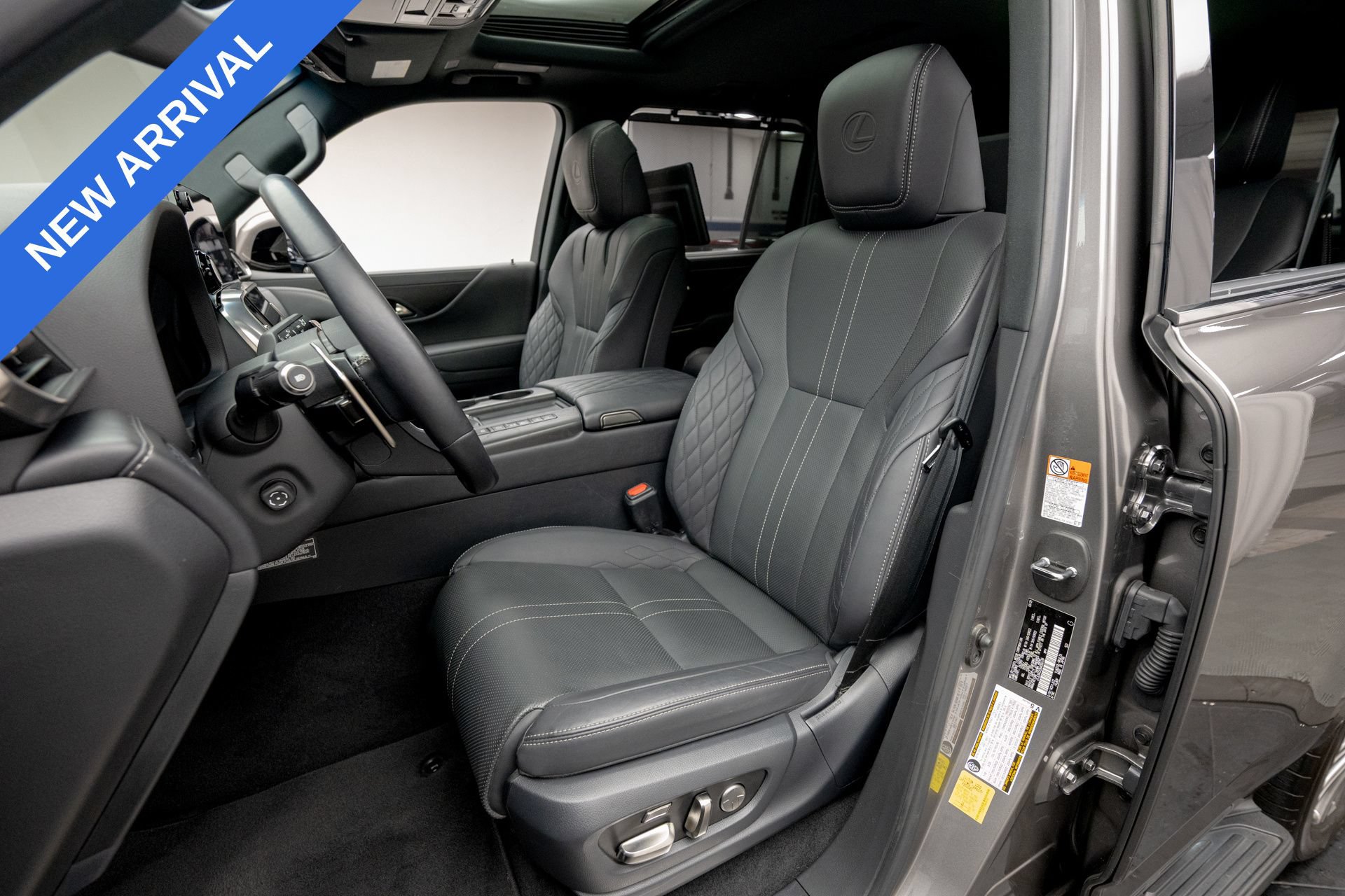 Used 2022 Lexus LX 600 4WD w/ Accessory Package (Z1) image 13