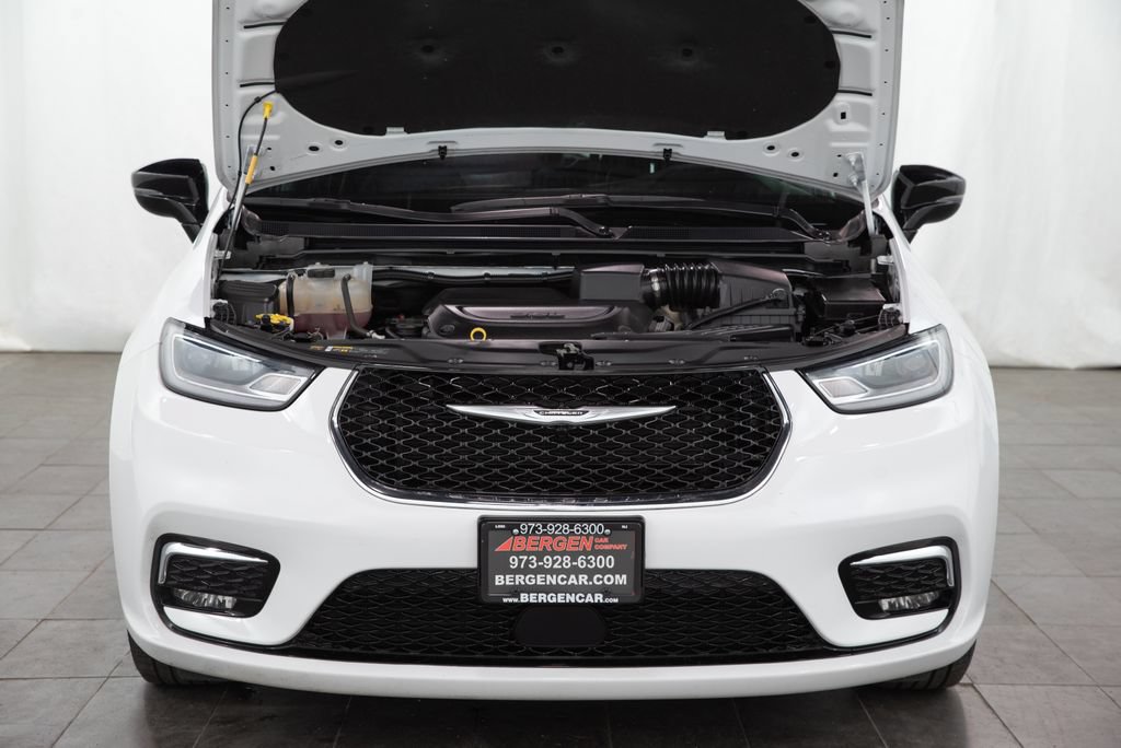 Used 2025 Chrysler Pacifica Select FWD image 3