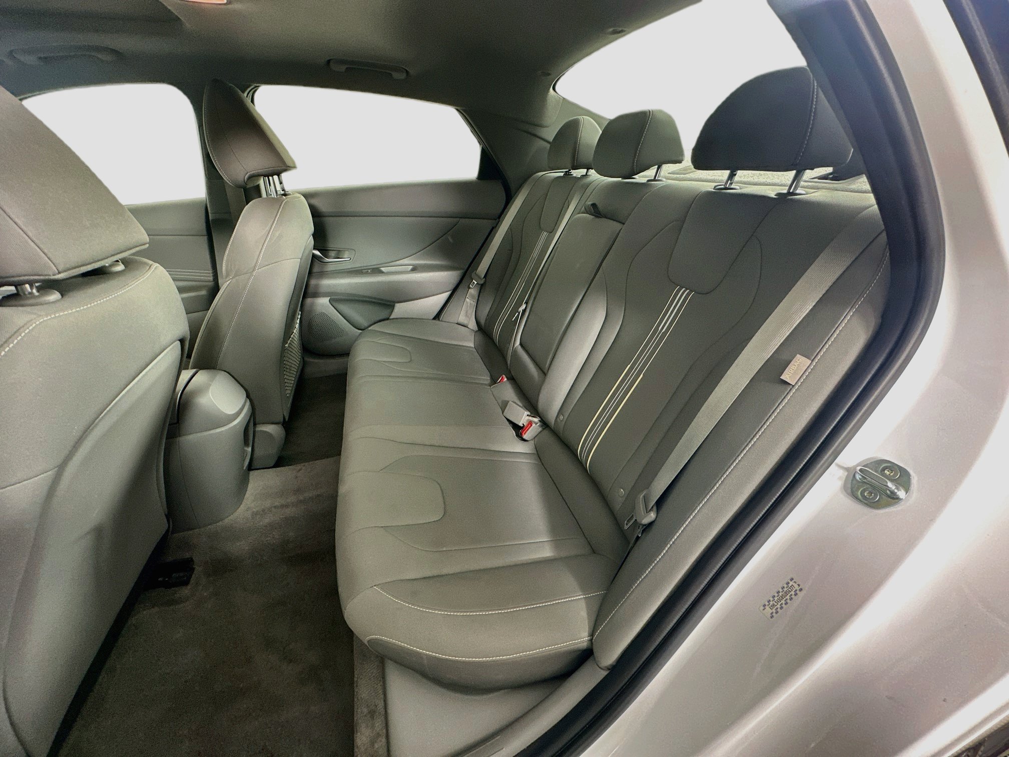 Used 2025 Hyundai Elantra SEL FWD image 29