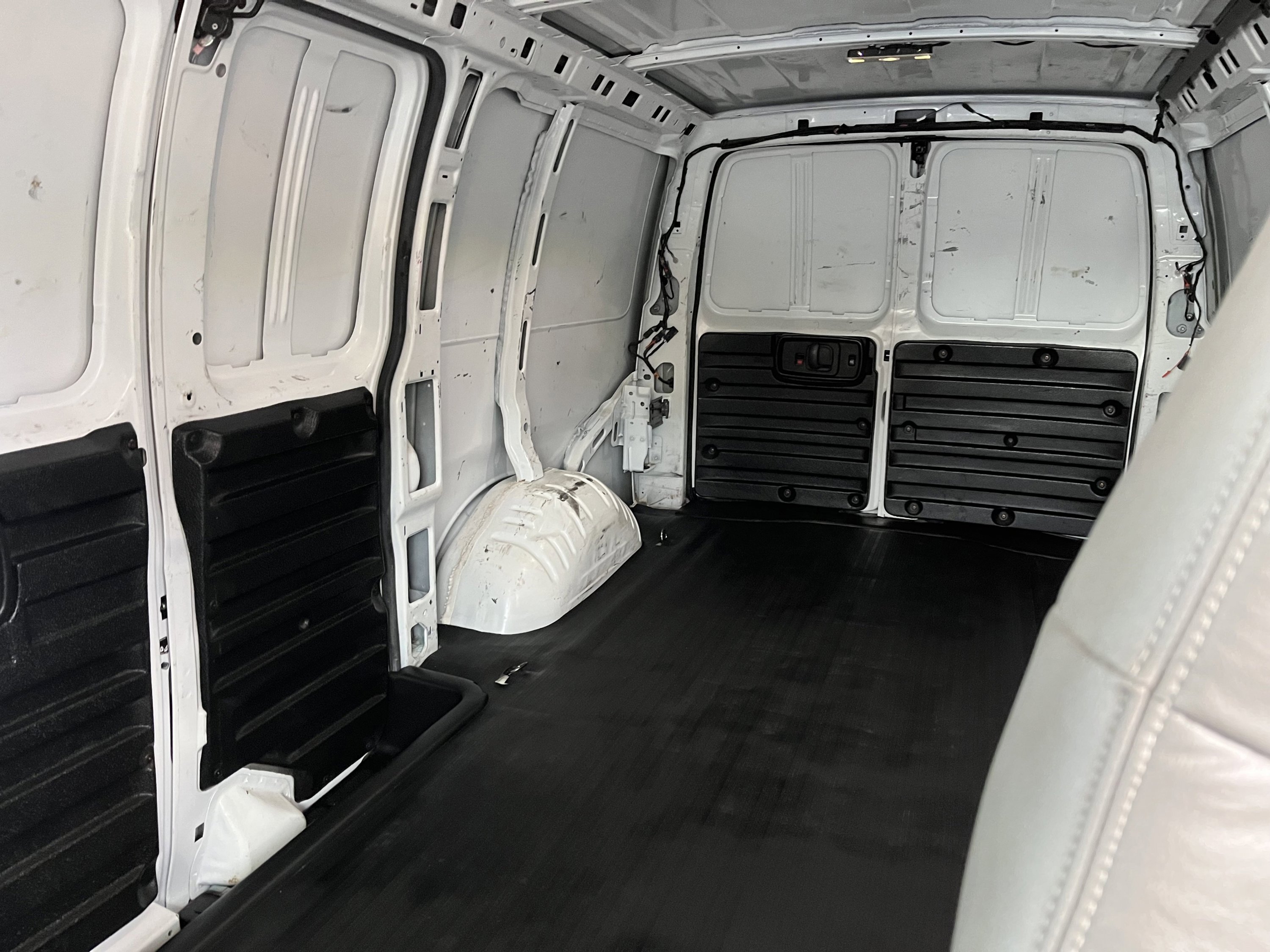 Used 2019 Chevrolet Express 2500 w/ Driver Convenience Package image 11