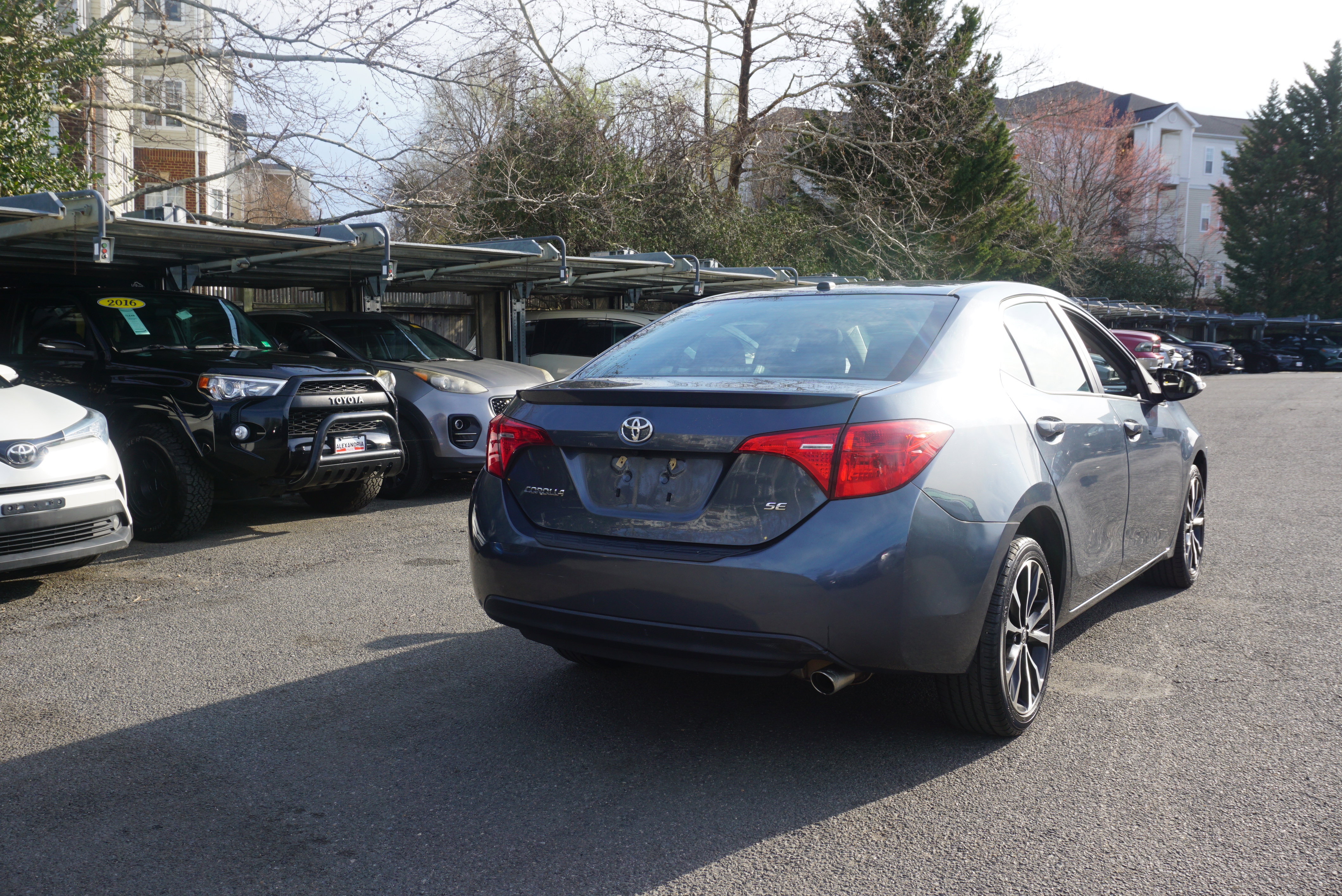 Used 2018 Toyota Corolla SE w/ SE Premium Package image 4