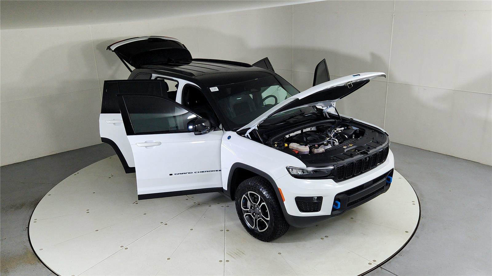 Used 2024 Jeep Grand Cherokee Trailhawk w/ Luxury Tech Group III image 50