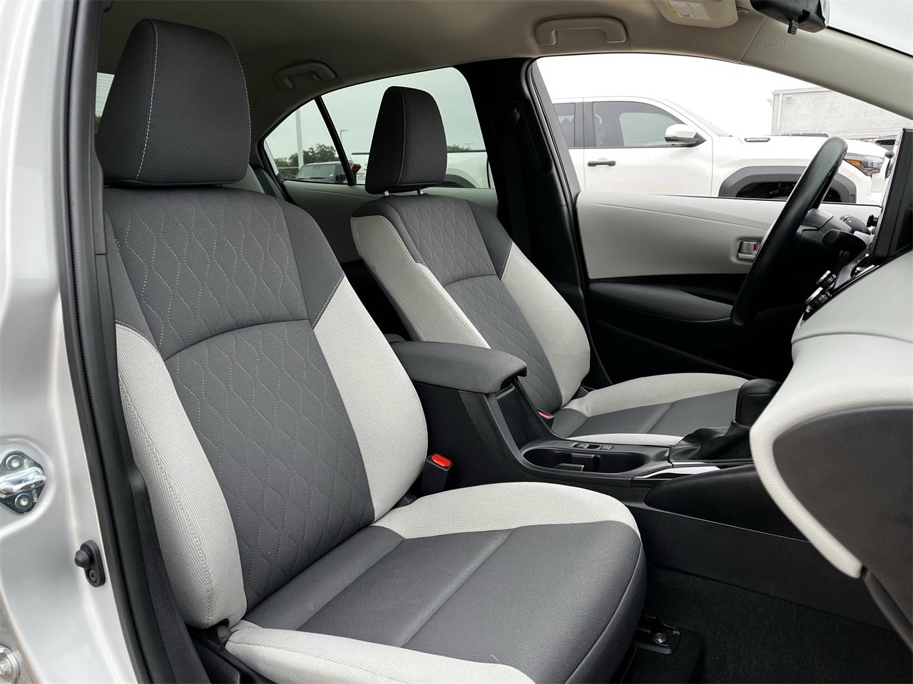 Used 2025 Toyota Corolla LE image 24