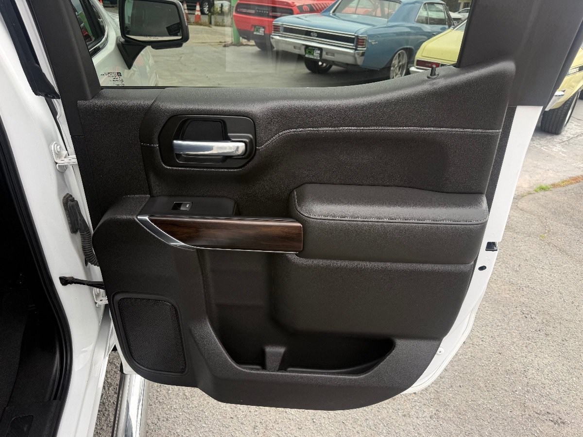 Used 2020 GMC Sierra 1500 SLT w/ Driver Alert Package II AWD/4WD image 19