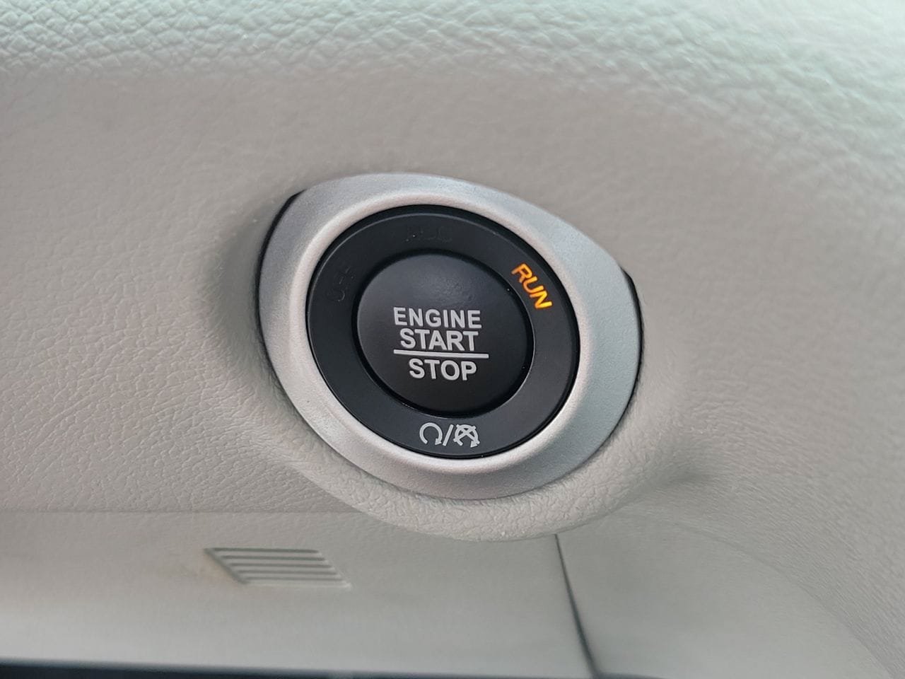 Used 2024 Chrysler Pacifica Touring-L FWD image 26