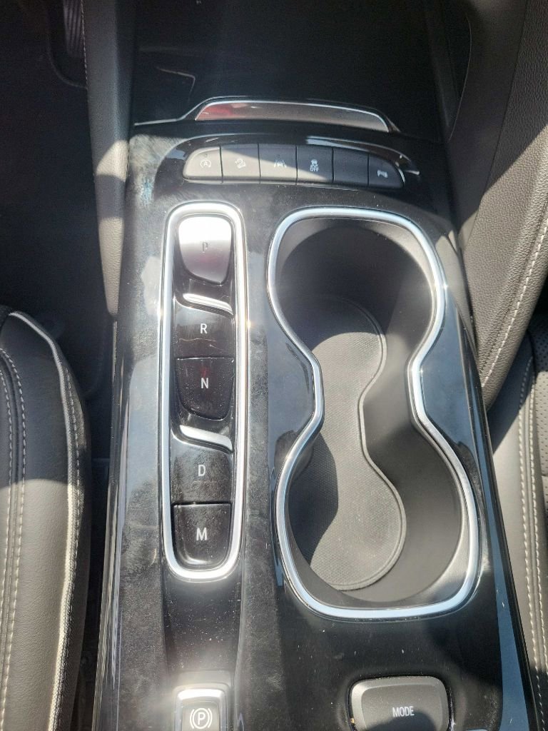 Used 2022 Buick Envision Essence w/ Safety Package image 11