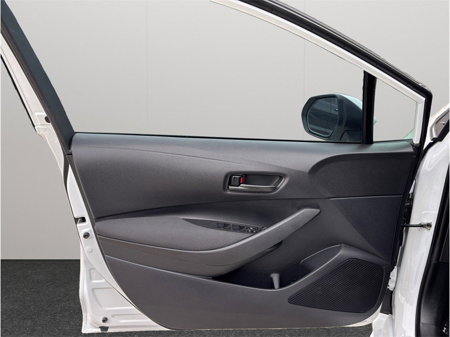 Used 2022 Toyota Corolla LE image 16