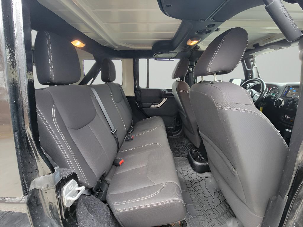 Used 2015 Jeep Wrangler Unlimited Sahara w/ Connectivity Group image 26