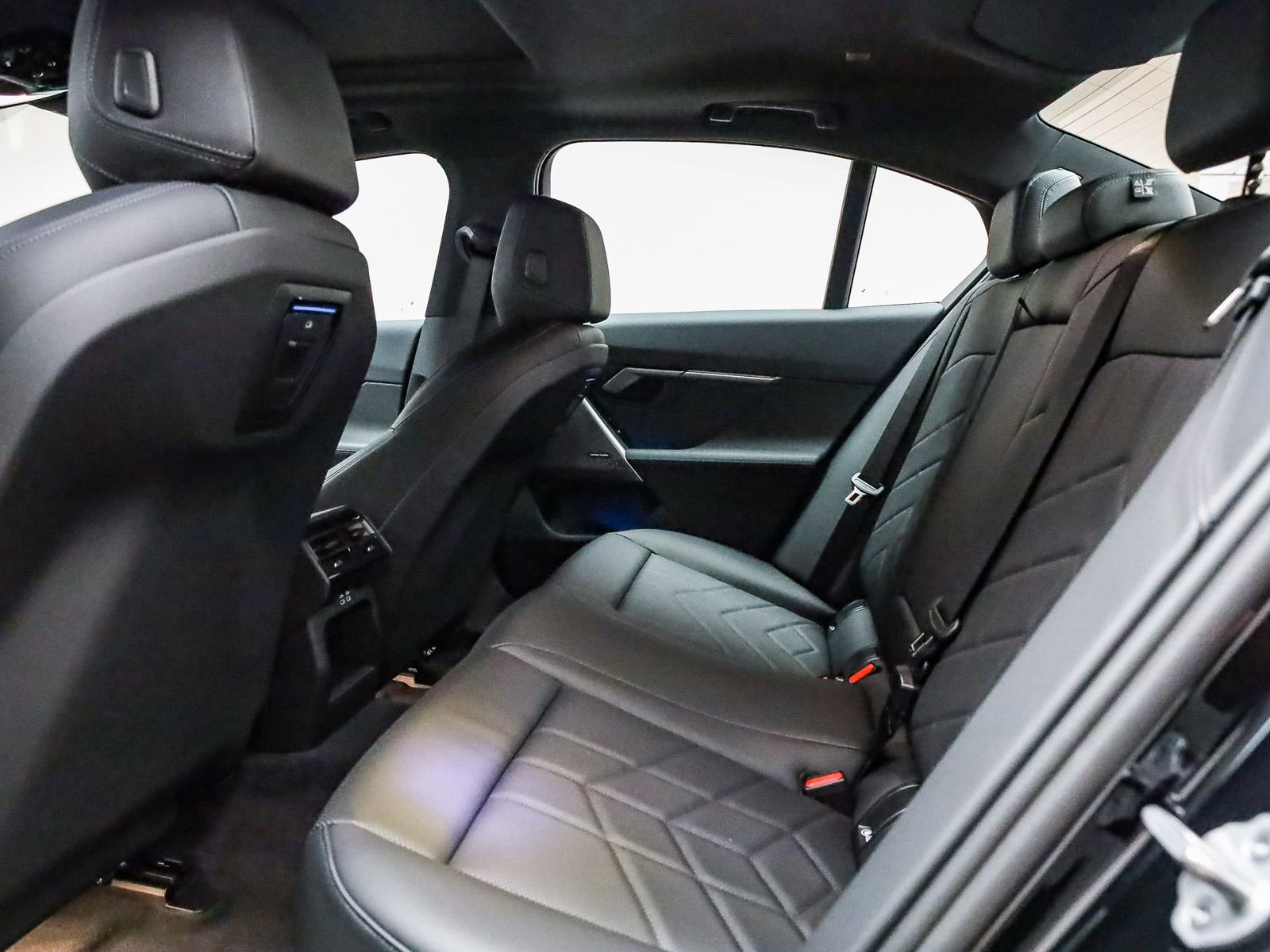 Used 2026 BMW 530i w/ M Sport Package image 19