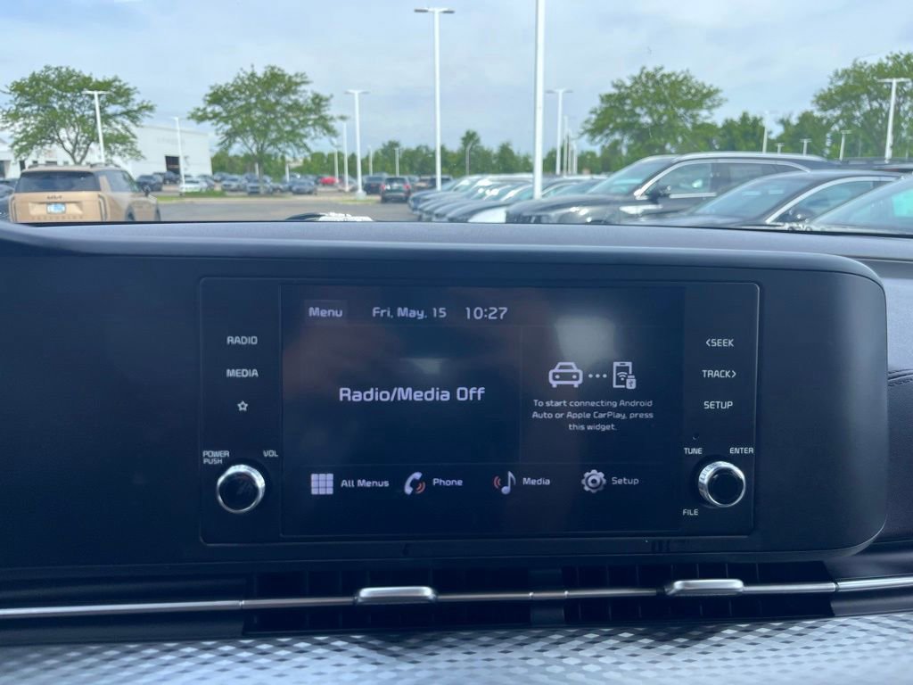 Used 2023 Kia Carnival LX FWD image 14