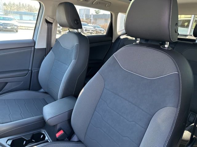 New 2026 Volkswagen Taos SE image 11