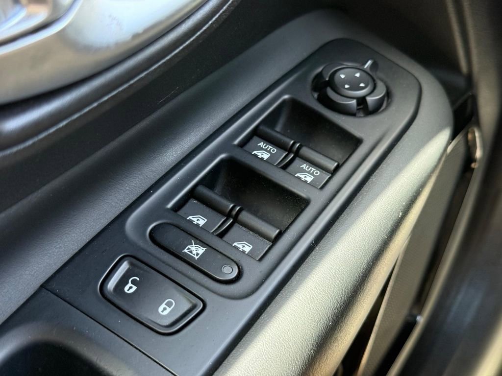 Used 2019 Jeep Renegade Altitude w/ Quick Order Package 2XM FWD image 20