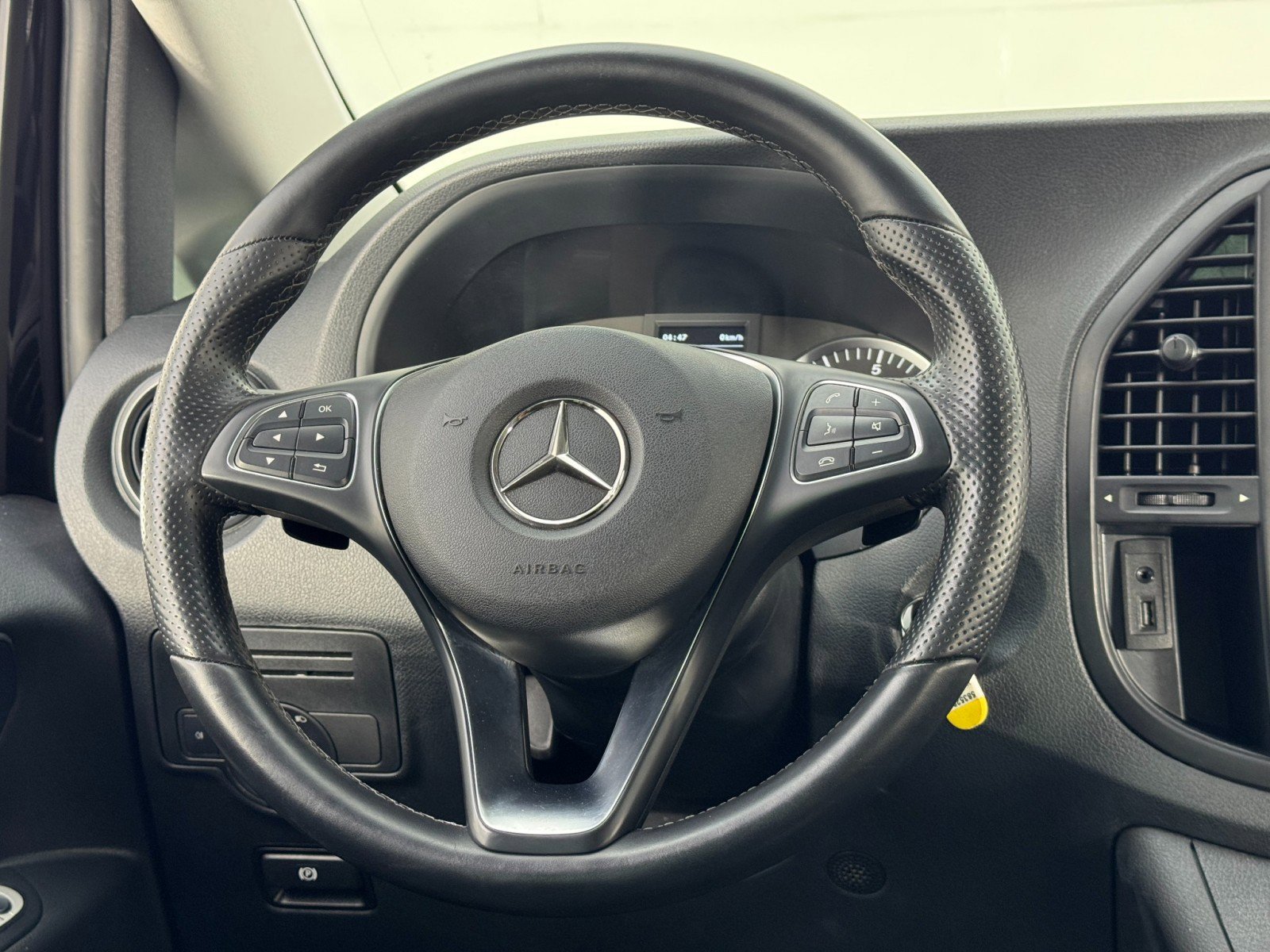 Used 2019 Mercedes-Benz Metris Passenger image 18