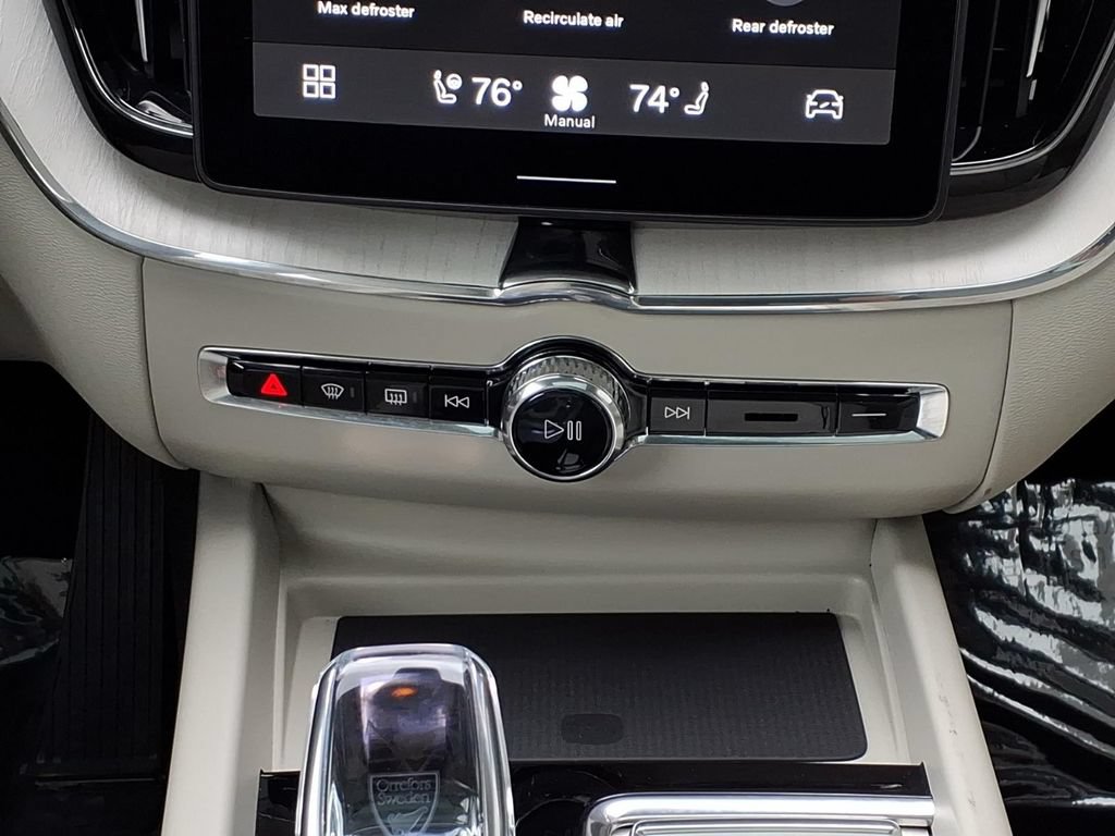 Certified 2026 Volvo XC60 B5 Ultra AWD/4WD image 19