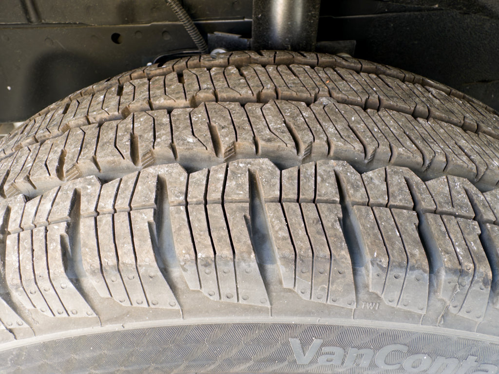 Used 2024 Ford E-Transit Low Roof RWD image 28