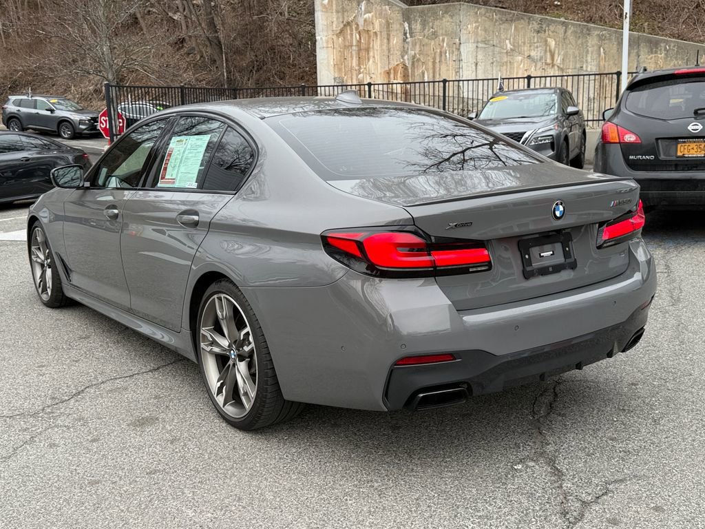 Used 2022 BMW M550i xDrive w/ Dynamic Handling Package image 4