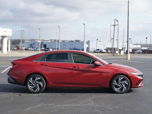 Used 2025 Hyundai Elantra SEL image 20