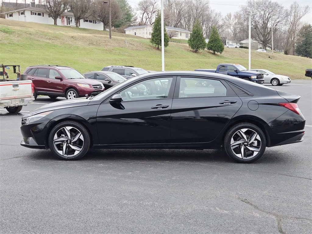 Used 2023 Hyundai Elantra SEL w/ Convenience Package image 6