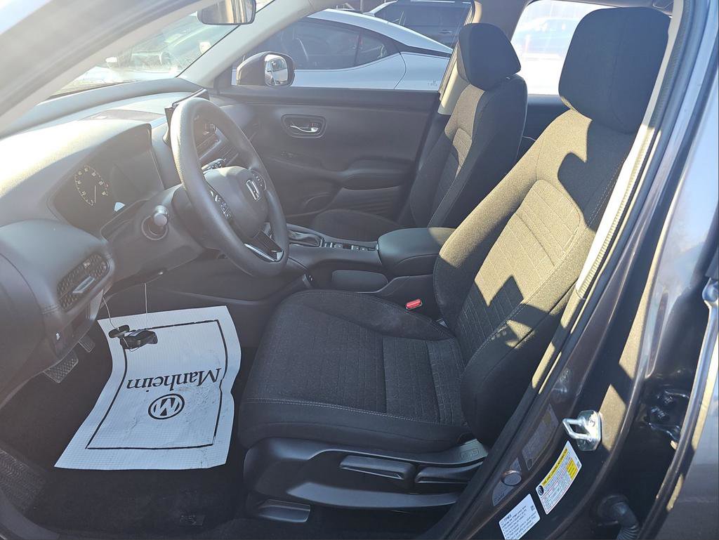Used 2025 Honda HR-V LX image 8