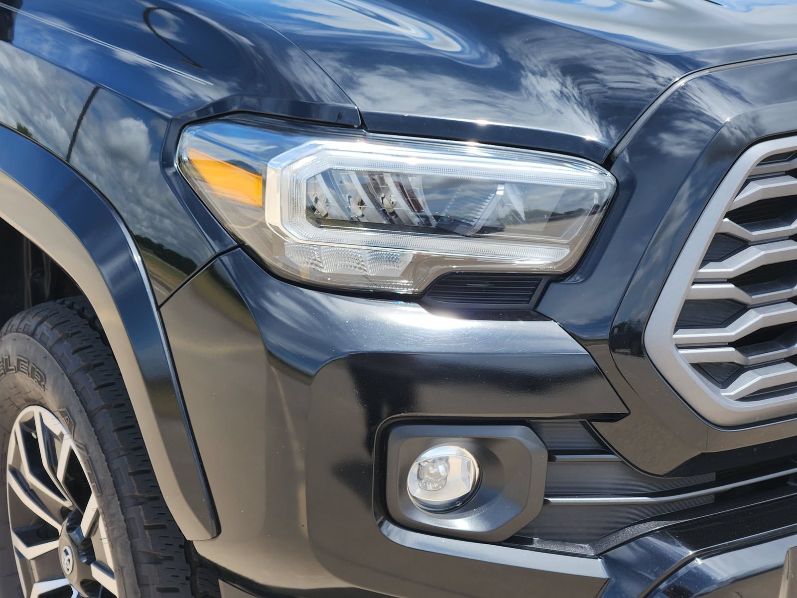 Used 2023 Toyota Tacoma TRD Sport w/ Technology Package RWD image 10