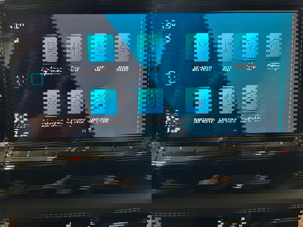 Used 2025 Volkswagen Atlas Cross Sport SE image 32