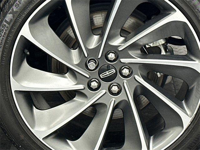 Used 2023 Lincoln Nautilus Reserve w/ Equipment Group 201A image 5